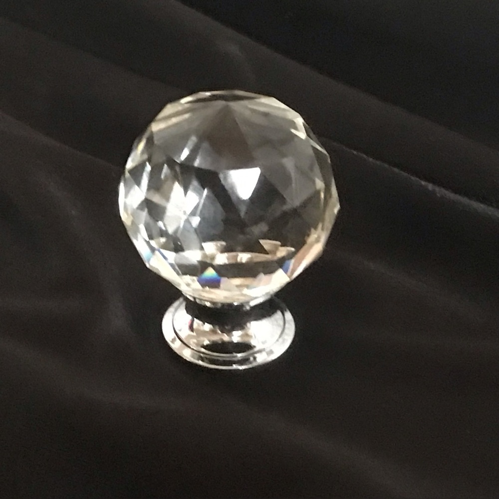 1 3/8” TOP KNOBS TK126PC CLEAR CRYSTAL KNOB w/ POLISHED CHROME BASE